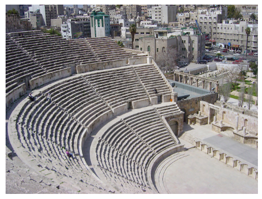 Принципы акустики применялись с древних времен: Римский театр в городе Амман