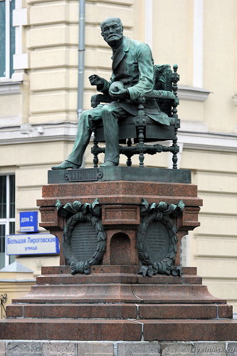 Памятник Н.И.Пирогову. Автор24 — интернет-биржа студенческих работ